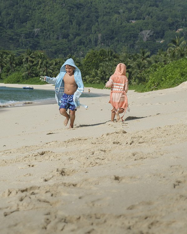 Arzi Kids Beach Robes - A run on the beach